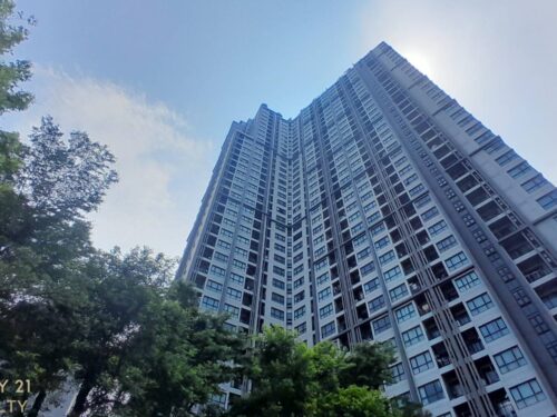 オンヌット・サンシリ・住宅エリア、商業施設隣接のコンドミニアム【The BASE Park West Sukhumvit 77】